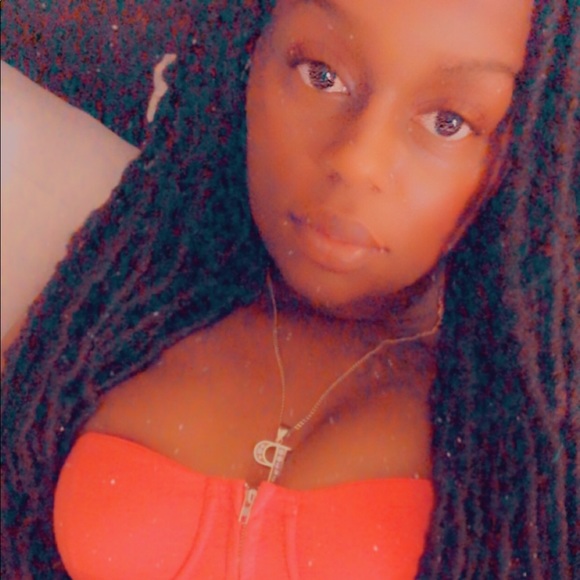 Meet your Posher, Andrea - Picture 1 of 1